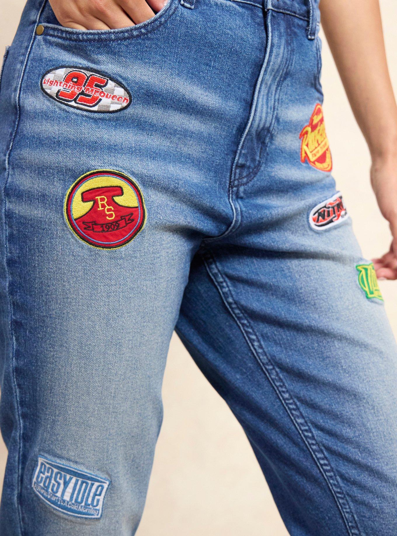 Jeans Mom de Tiro Alto Disney Pixar Cars con Parches