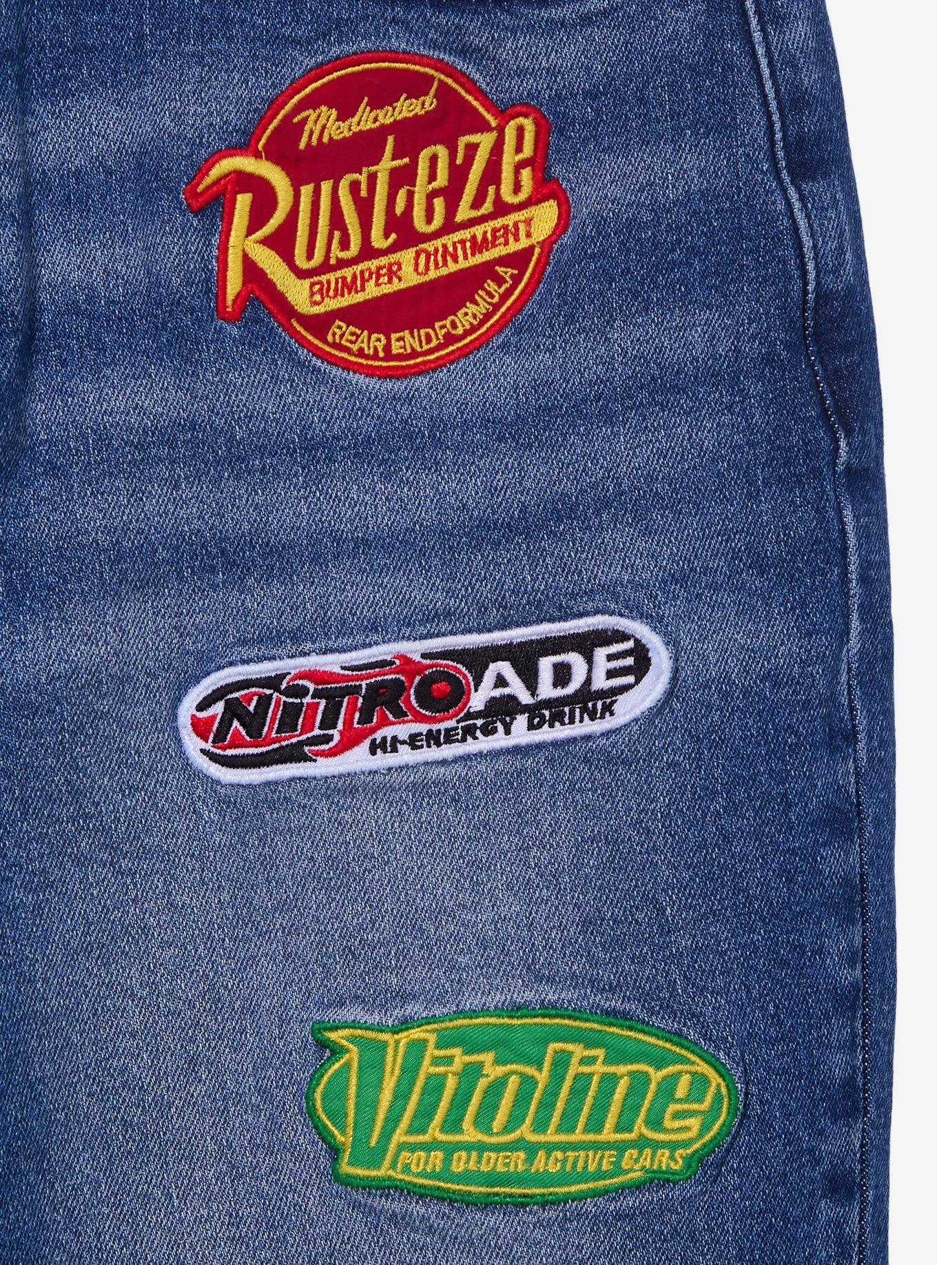Jeans mom de tiro alto Disney Pixar Cars para mujer
