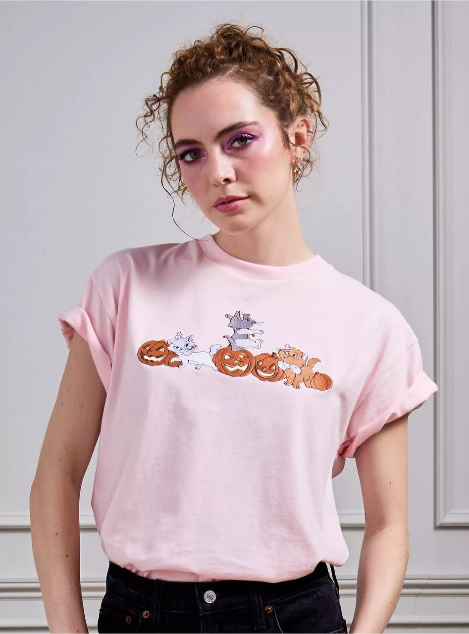 Polera Los Aristogatos Gatos y Calabazas Rosada