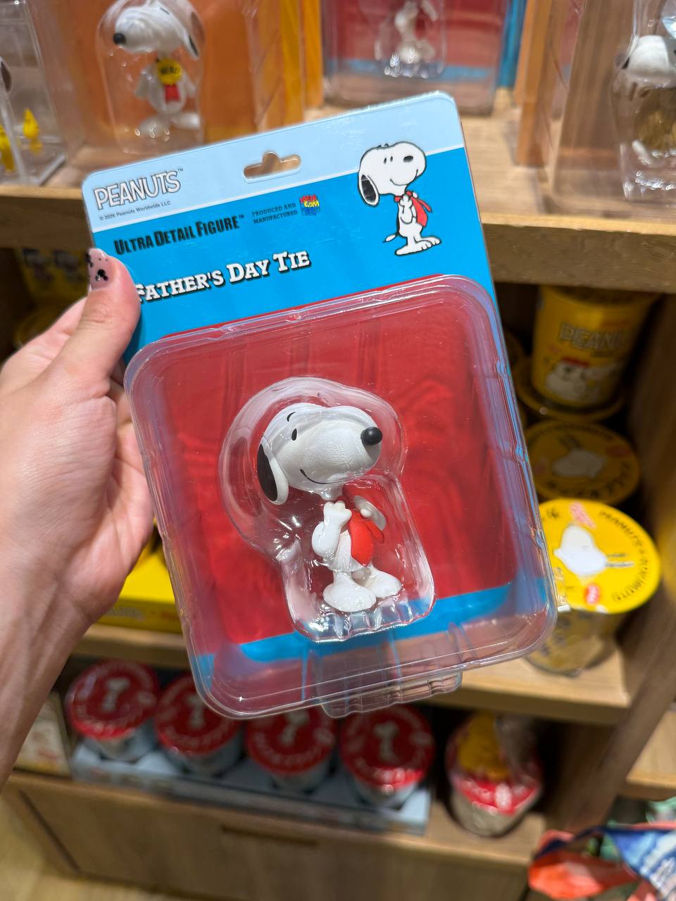 Figura Snoopy con Corbata Roja