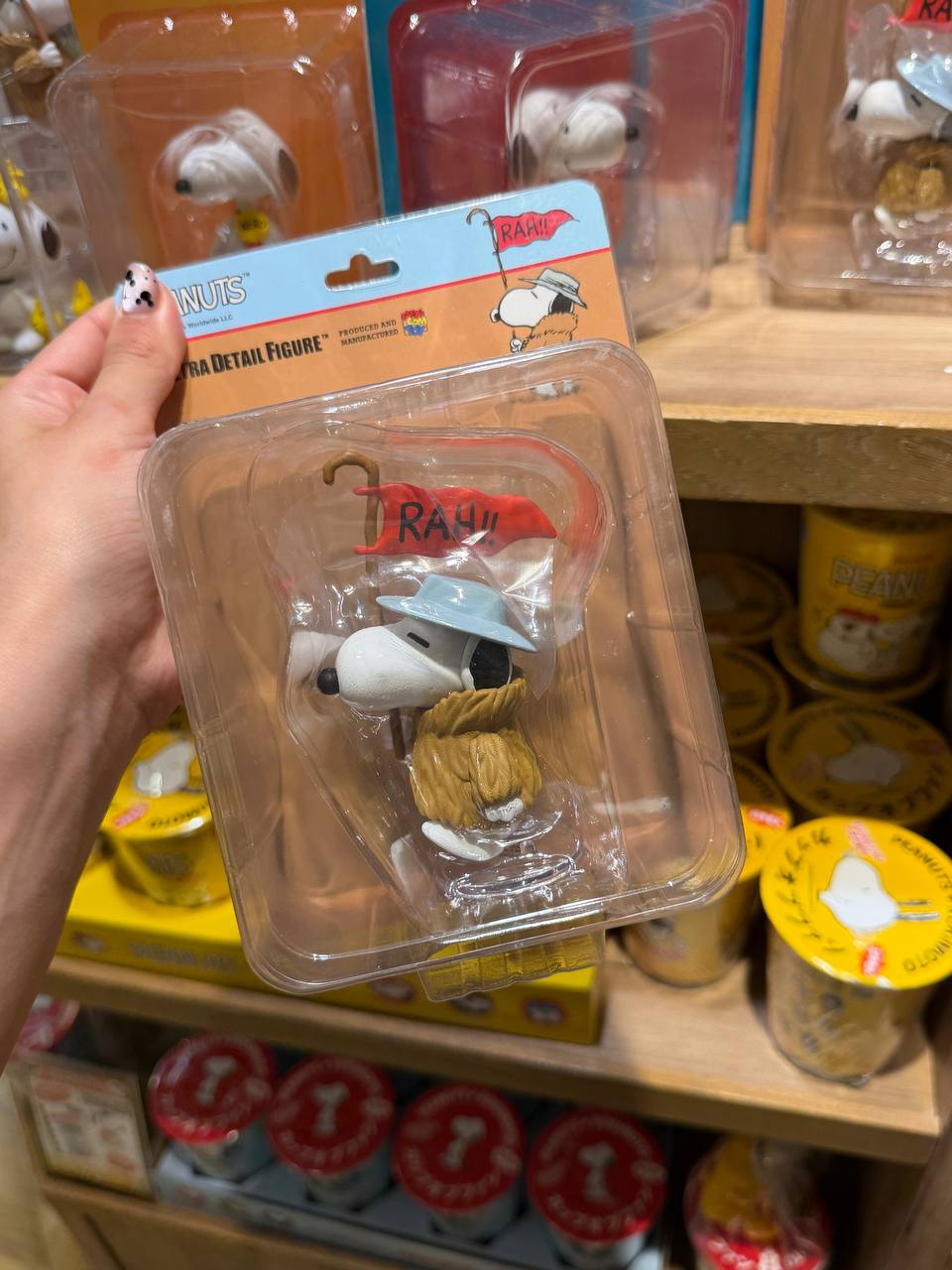 Figura Snoopy con Sombrero Celeste y Bufanda