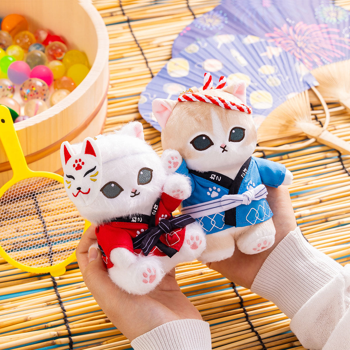 Peluche colgante mofusand con chaqueta de festival azul