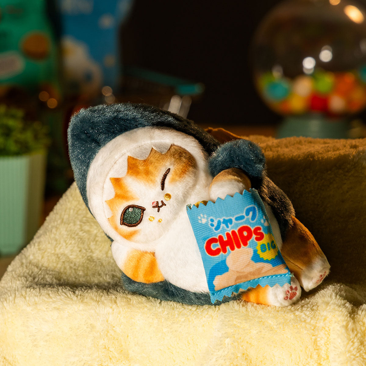 mofusand: llavero de gatito tiburón con papas fritas