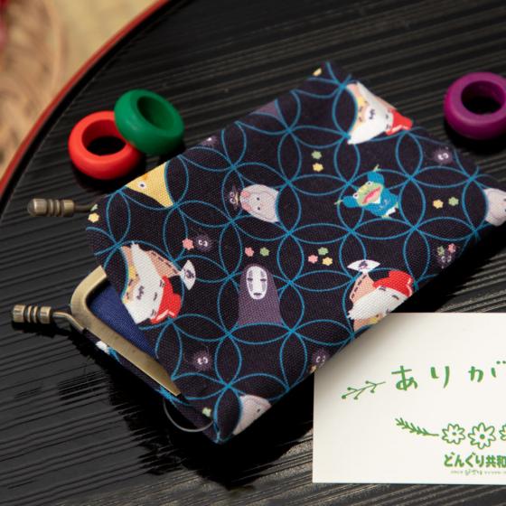 Estuche de tarjetas El viaje de Chihiro: Dioses y konpeito