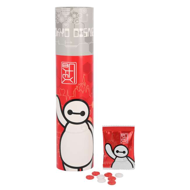 Chocolates de colores en caja de papel Baymax