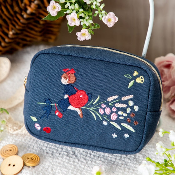 Estuche mini Kiki's Delivery Service con bordado floral