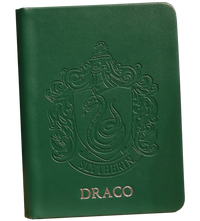Cuaderno Slytherin con emblema en relieve