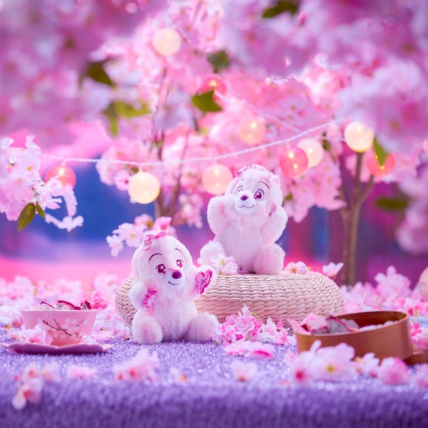Peluche de Chip con flores de cerezo