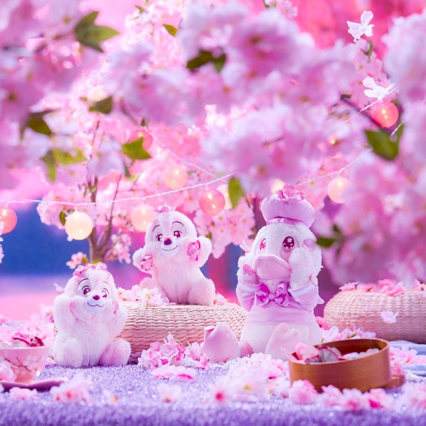 Peluche de Chip con flores de cerezo