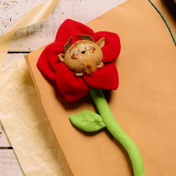 Peluche de Bestia con flor - La Bella y la Bestia
