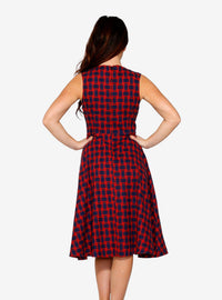 Vestido rojo a cuadros con falda con vuelo