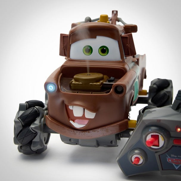 Auto a control remoto con luces de Tow Mater – Cars
