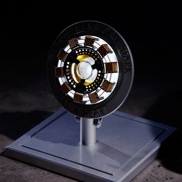 Reactor Arc Mark I de Iron Man con luces