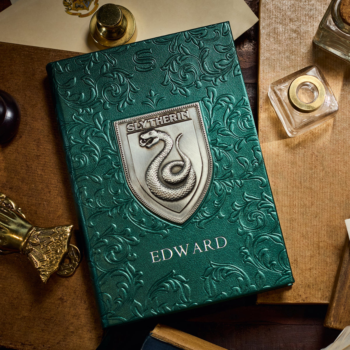 Cuaderno con escudo de Slytherin