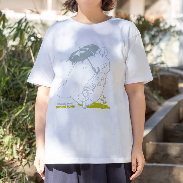 Polera blanca de Totoro con paraguas