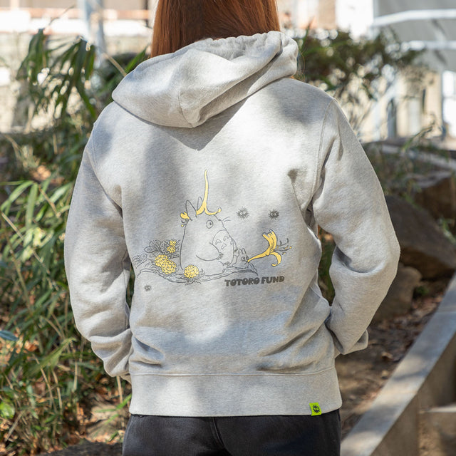 Polerón gris con cierre Totoro y gorro de flores