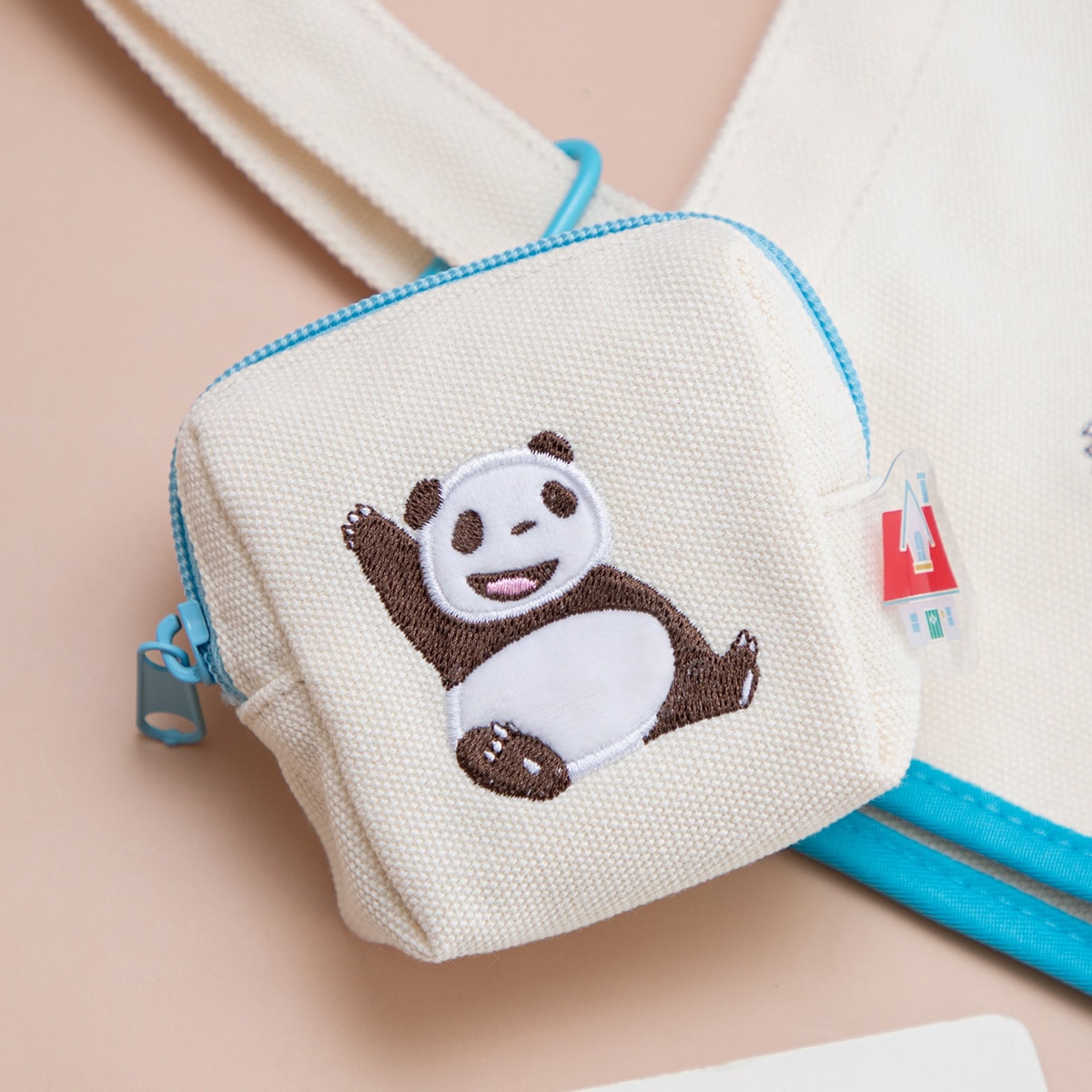 Estuche azul con mosquetón ¡Panda! Go, Panda! · Space Store