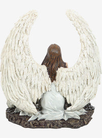 Figura decorativa de ángel arrodillada y cautiva