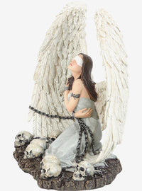 Figura decorativa de ángel arrodillada y cautiva