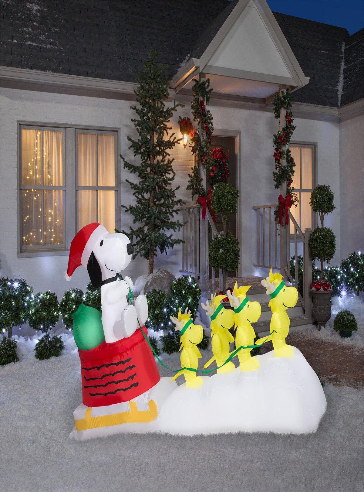 Inflable navideño de Snoopy en trineo