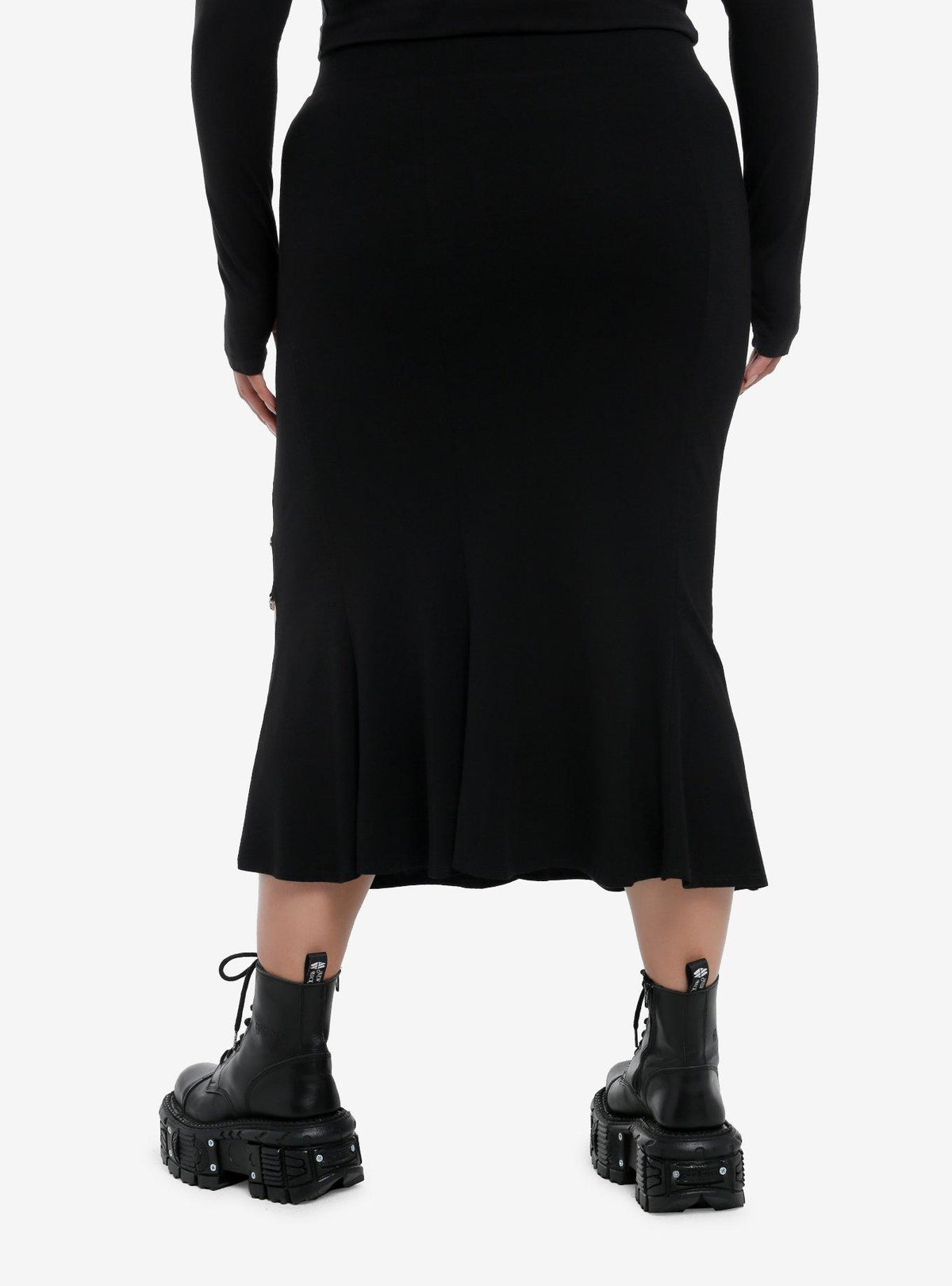 Falda midi sirena negra con cadena y abertura