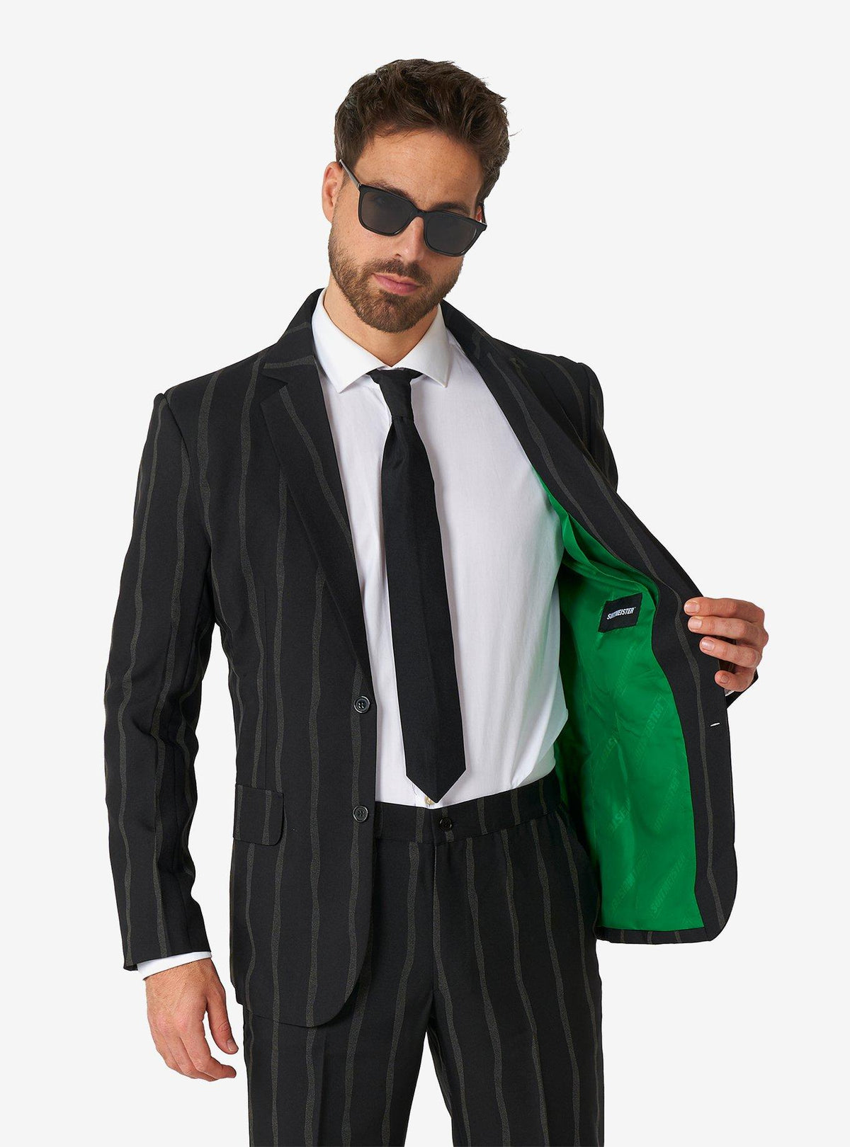 Traje negro oversize con rayas que brillan en la oscuridad