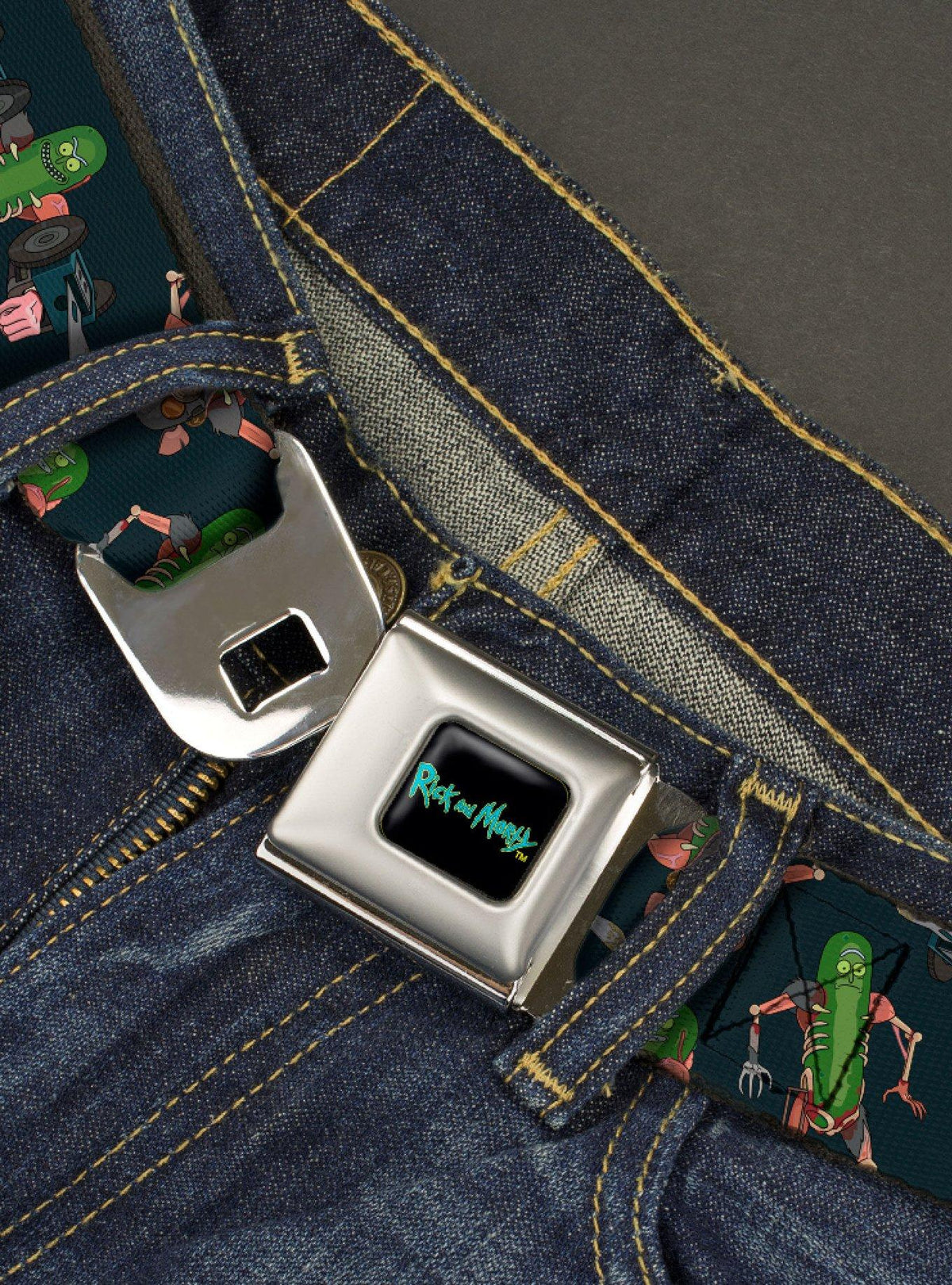 Cinturón tipo seguridad Pickle Rick con traje de rata