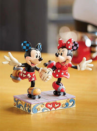 Figura de Mickey y Minnie patinando