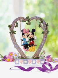 Figura Disney Mickey y Minnie en un columpio