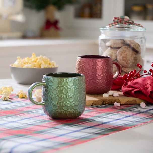 Taza verde oscuro con ícono de Minnie Mouse · Space Store