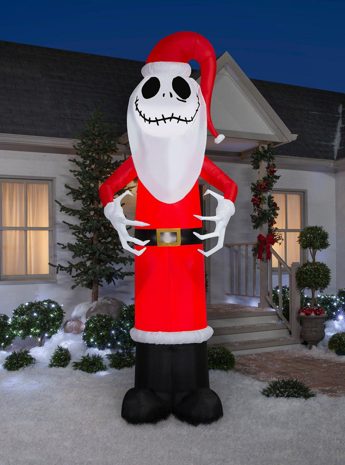 Inflable gigante de Jack Skellington con traje de Santa