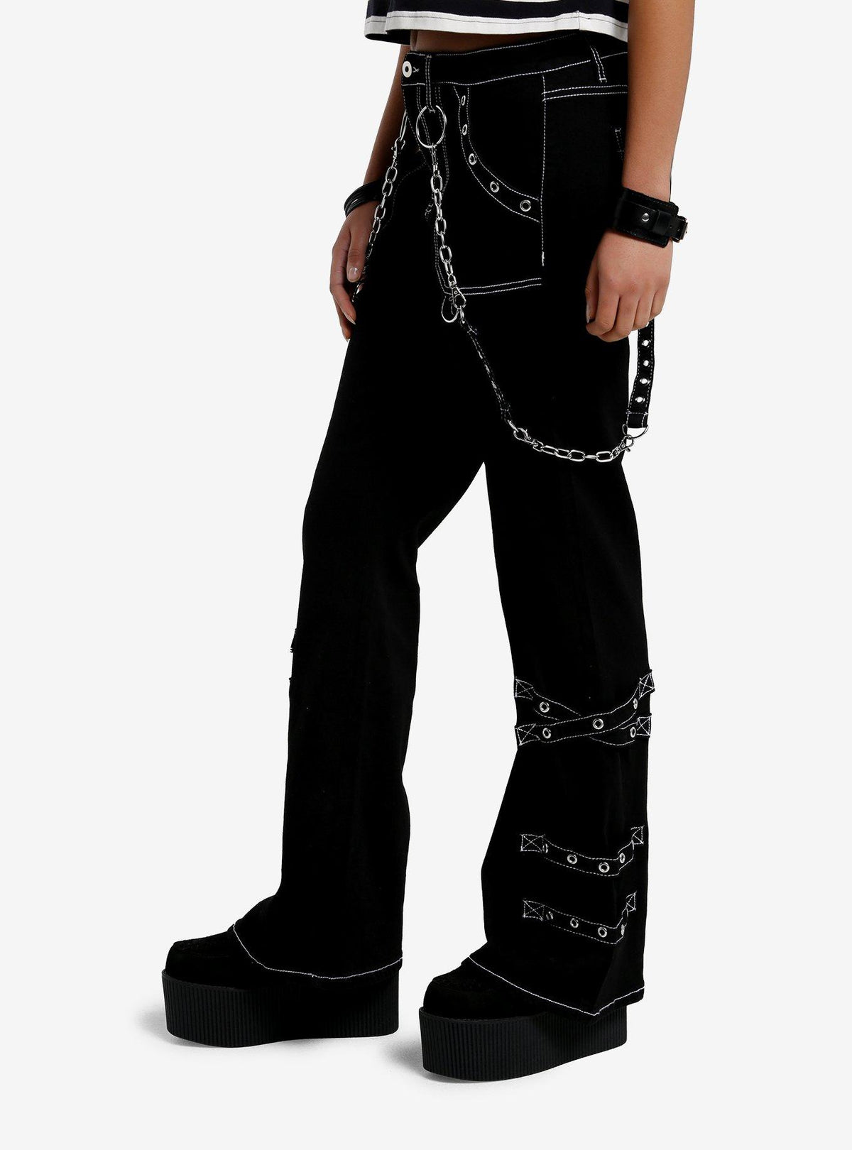 Pantalón acampanado negro con costuras en contraste