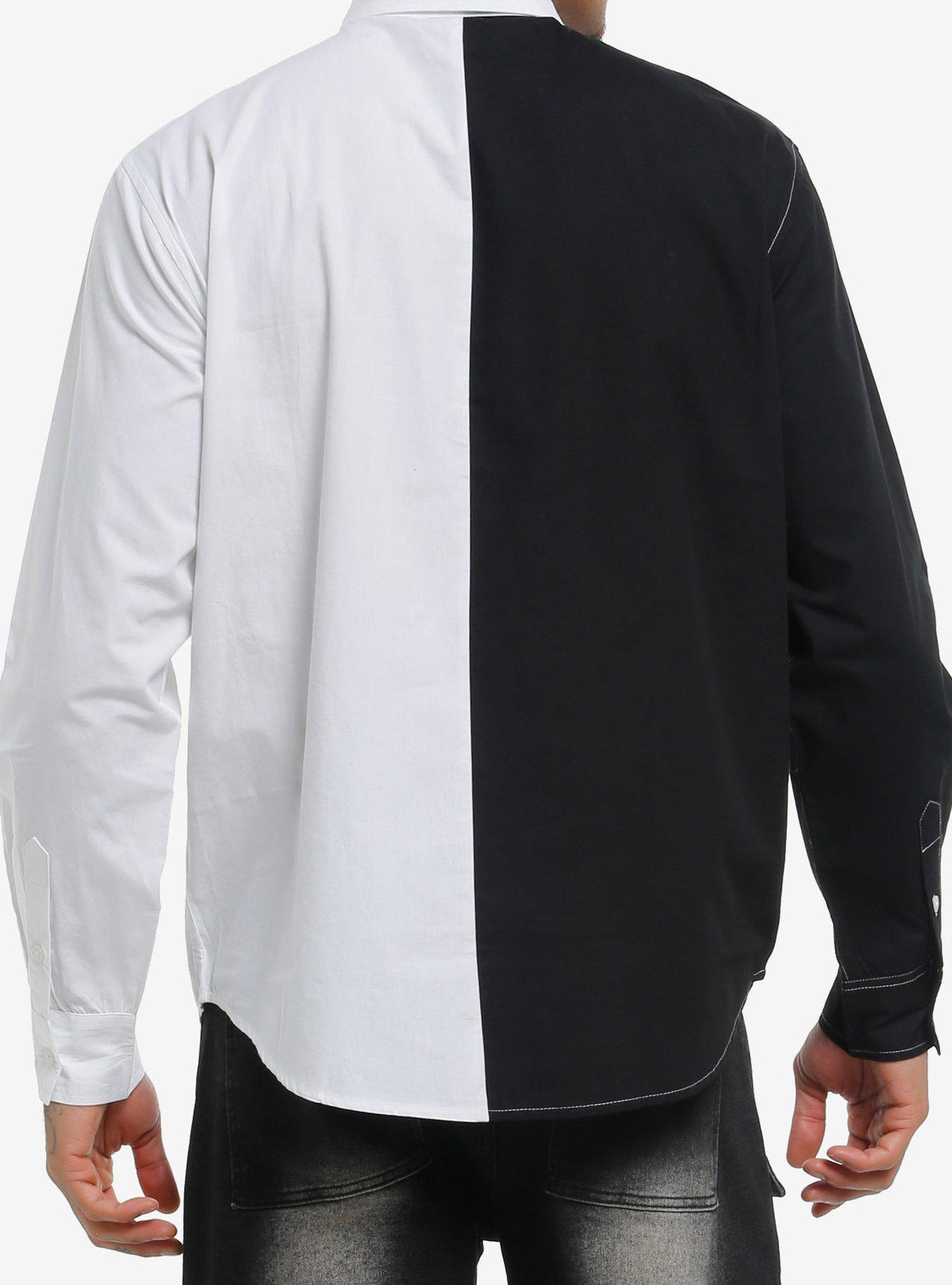 Camisa abotonada bicolor con parches de dientes y segador