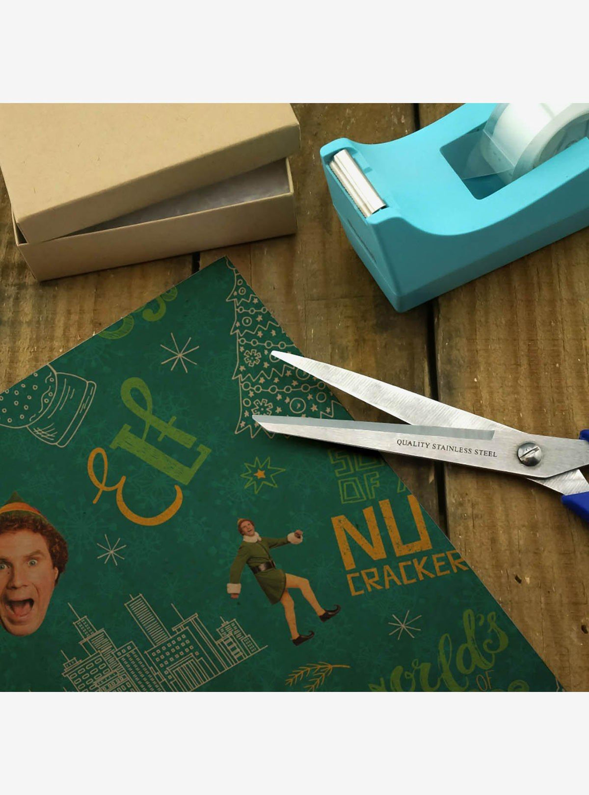 Papel de regalo con diseño de Elf