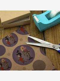 Papel de regalo Beetlejuice y Lydia