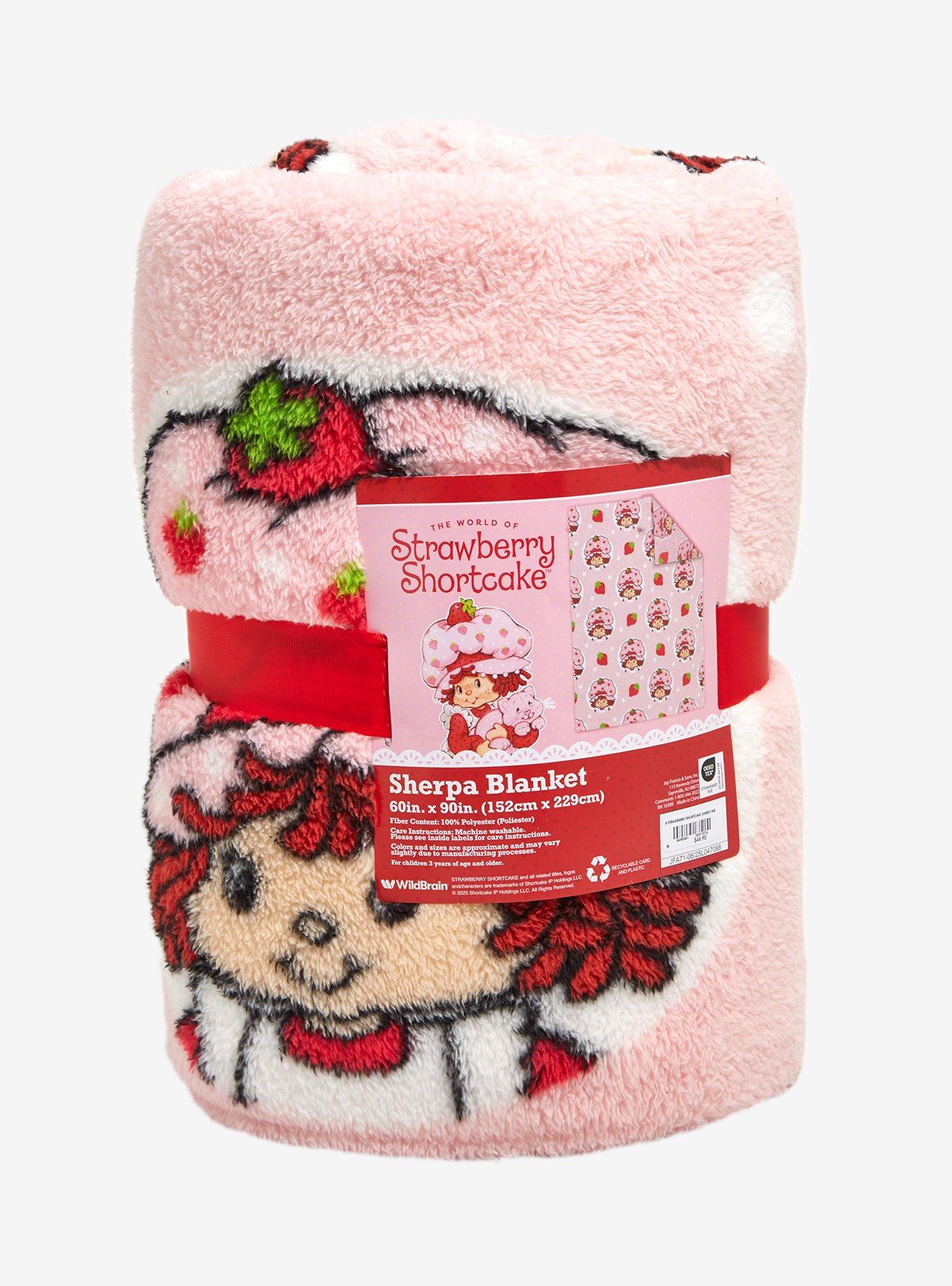 Manta sherpa con estampado integral de Strawberry Shortcake