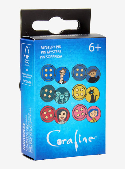 Pin esmaltado con bisagra de Coraline: vitral sorpresa
