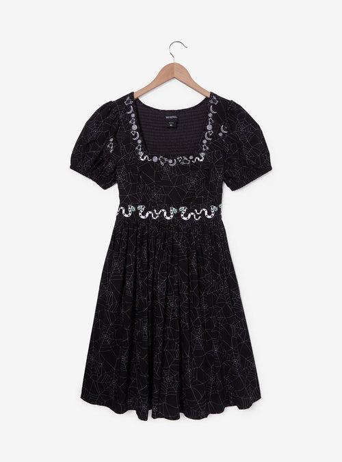 Vestido Beetlejuice con telarañas y Sandworms