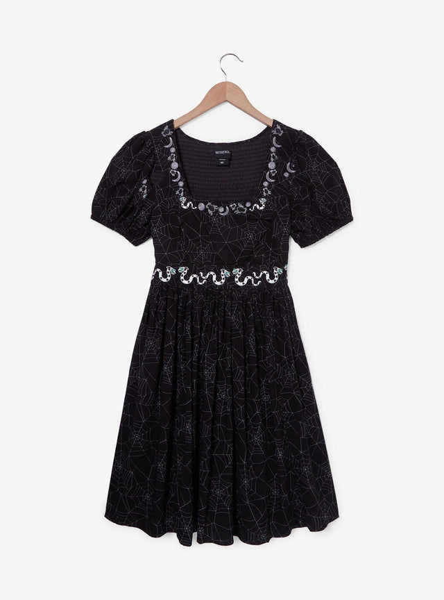 Vestido Beetlejuice con telarañas y Sandworms
