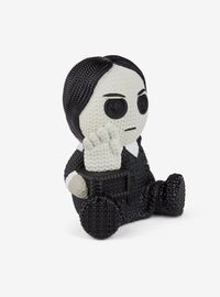 Figura Wednesday Addams con Thing que brilla en la oscuridad