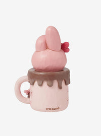 Figura My Melody en taza de chocolate caliente