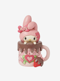 Figura My Melody en taza de chocolate caliente
