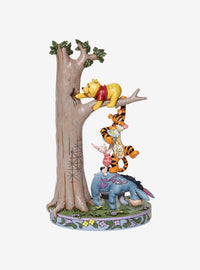 Figura de Winnie the Pooh y sus amigos en un árbol