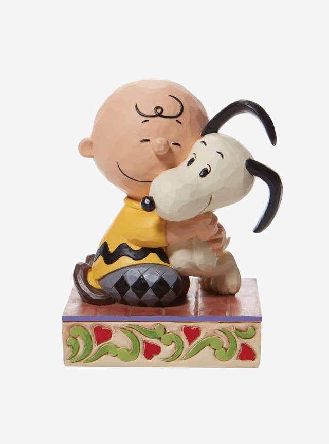 Figura de Charlie Brown y Snoopy abrazados