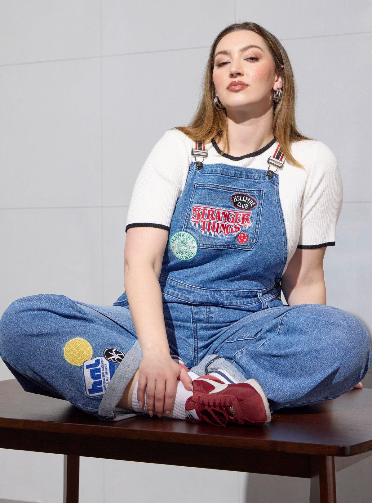 Jardinera de mezclilla Stranger Things para mujer