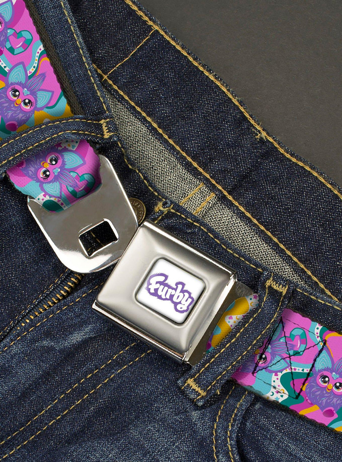Cinturón Furby morado con collage de poses de baile