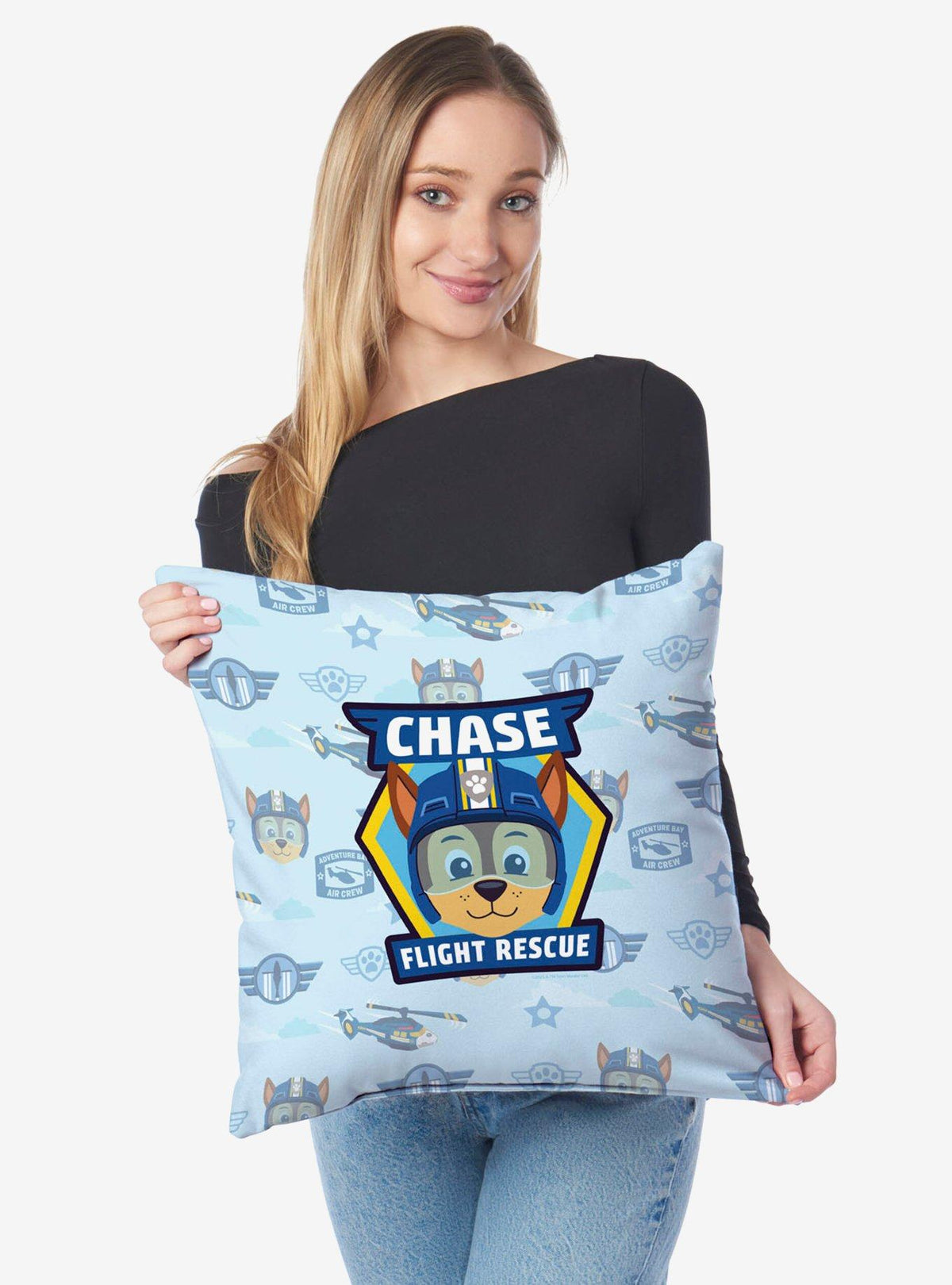 Cojín Paw Patrol con diseño de insignias de Chase