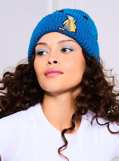 Gorro tejido Coraline con botones y estrellas