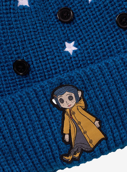 Gorro tejido Coraline con botones y estrellas