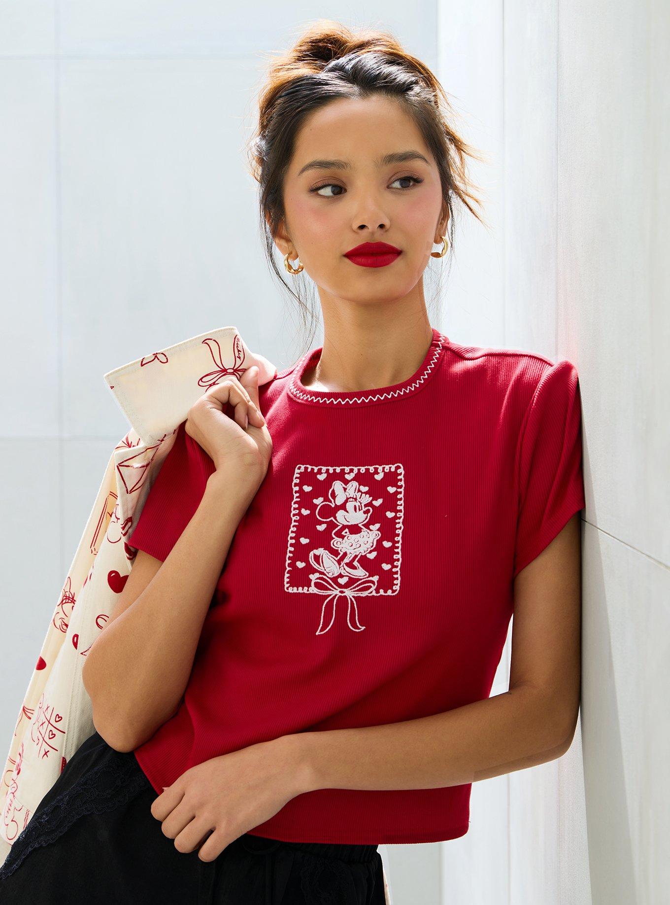 Baby tee de Minnie Mouse con corazones
